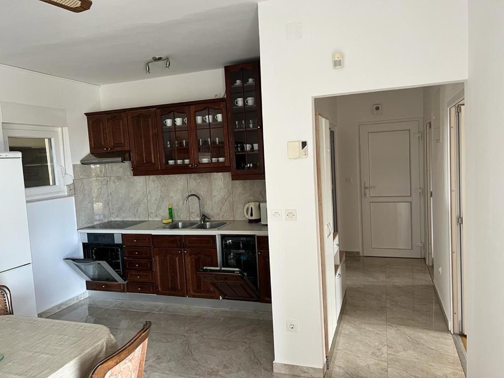 Apartment With 2 Balconies And Sea View Omiš Exterior foto