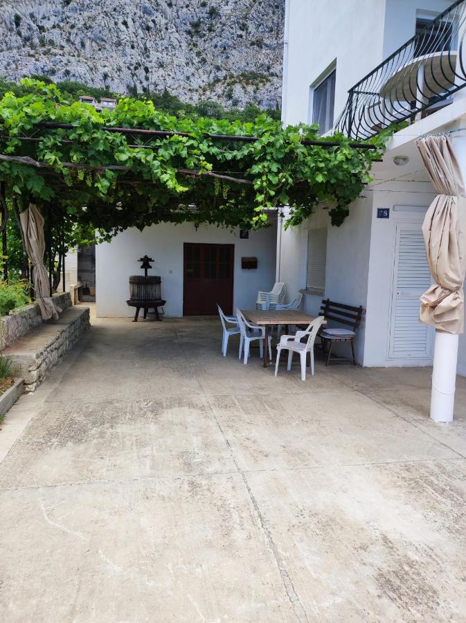 Apartment With 2 Balconies And Sea View Omiš Exterior foto