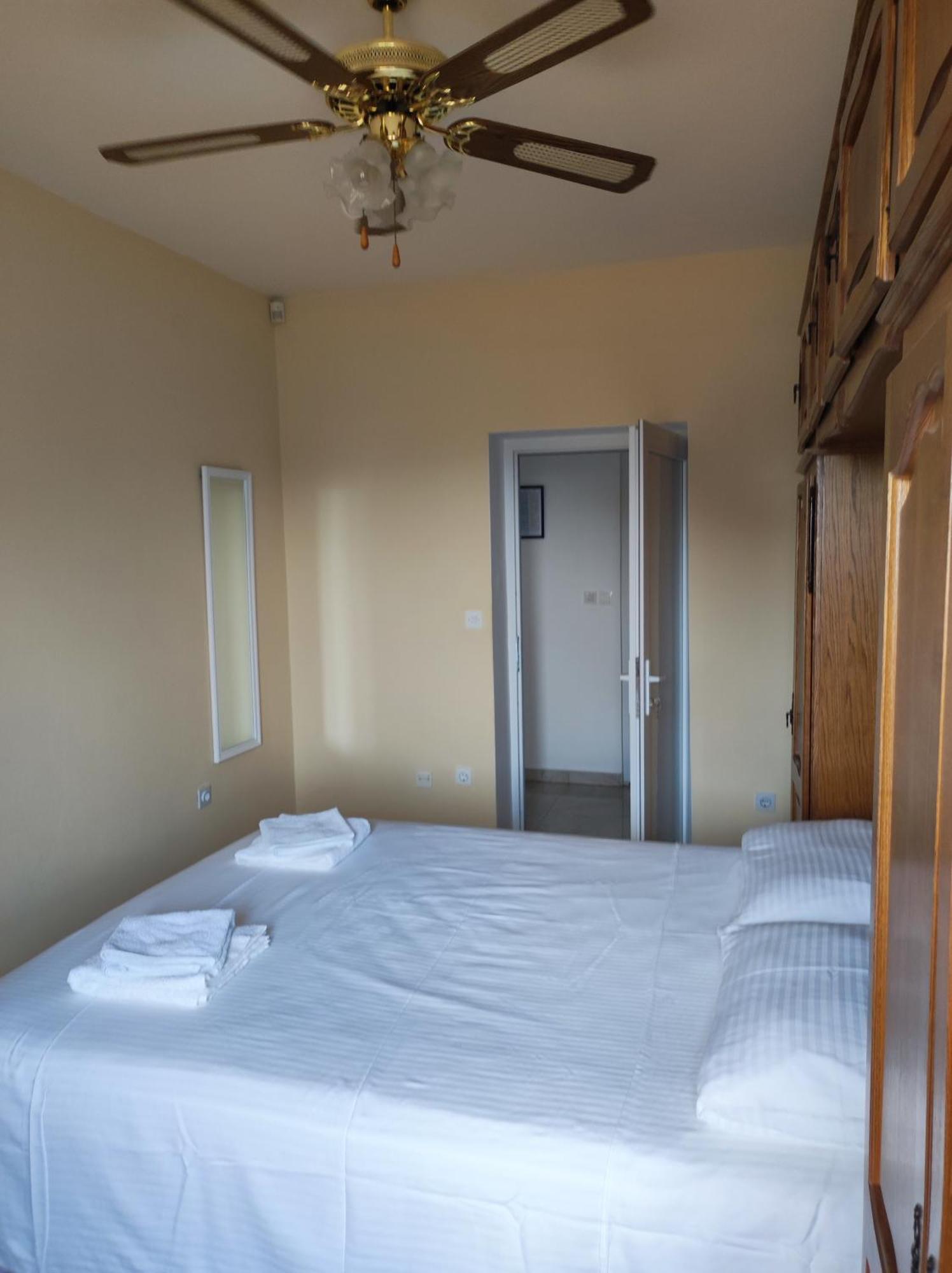 Apartment With 2 Balconies And Sea View Omiš Cameră foto