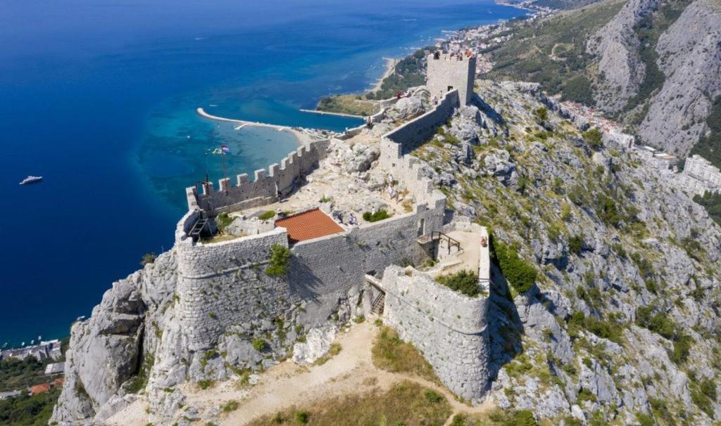 Apartment With 2 Balconies And Sea View Omiš Exterior foto